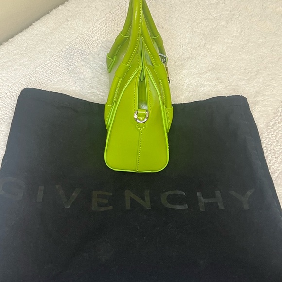 Givenchy Mini Antigona Lock Bag – Neon Green / Lime – Excellent Condition - Picture 3 of 9